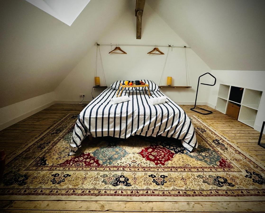La Vie En Grange, La Loire Et Les Chateaux Dhuizon Luaran gambar